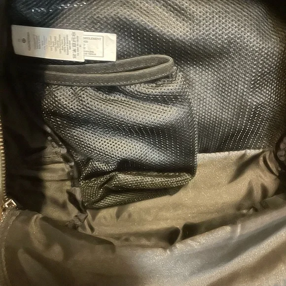 Lululemon city adventurer backpack - Picture 7 of 7